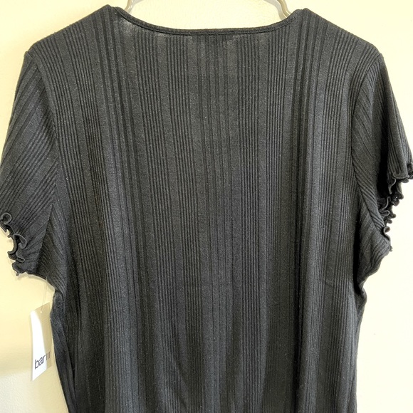 NWT button crop top - Picture 3 of 3